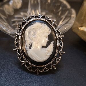 Vintage Cameo Pendant Brooch